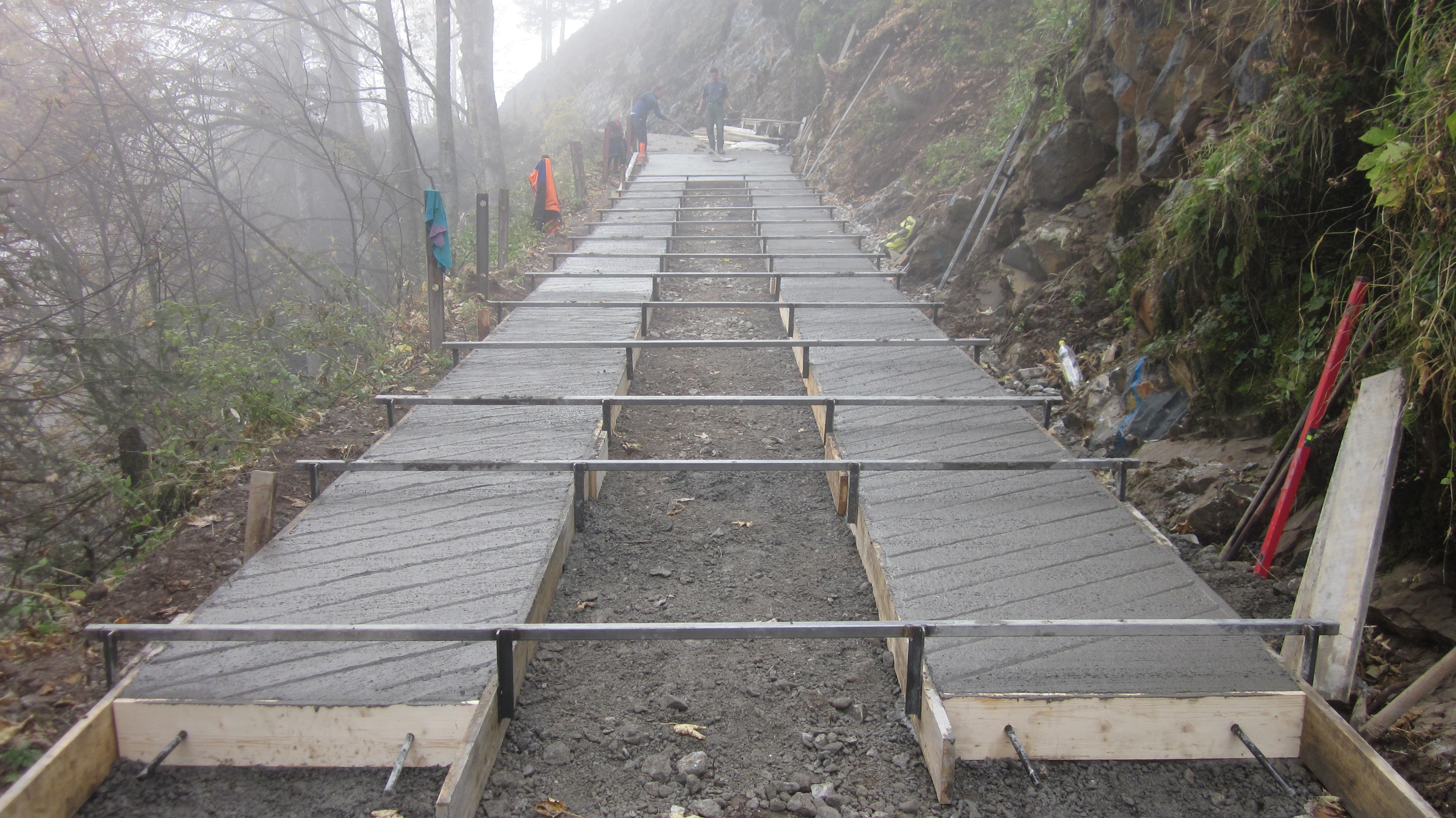 Betonfahrspuren Ischlawitz, Grabserberg